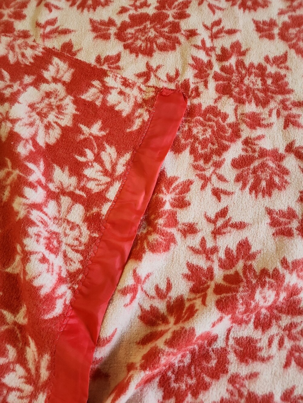 Vintage Satin Trim Reversible Acrylic Floral Throw Blanket 70s 80s Retro 77 × 66